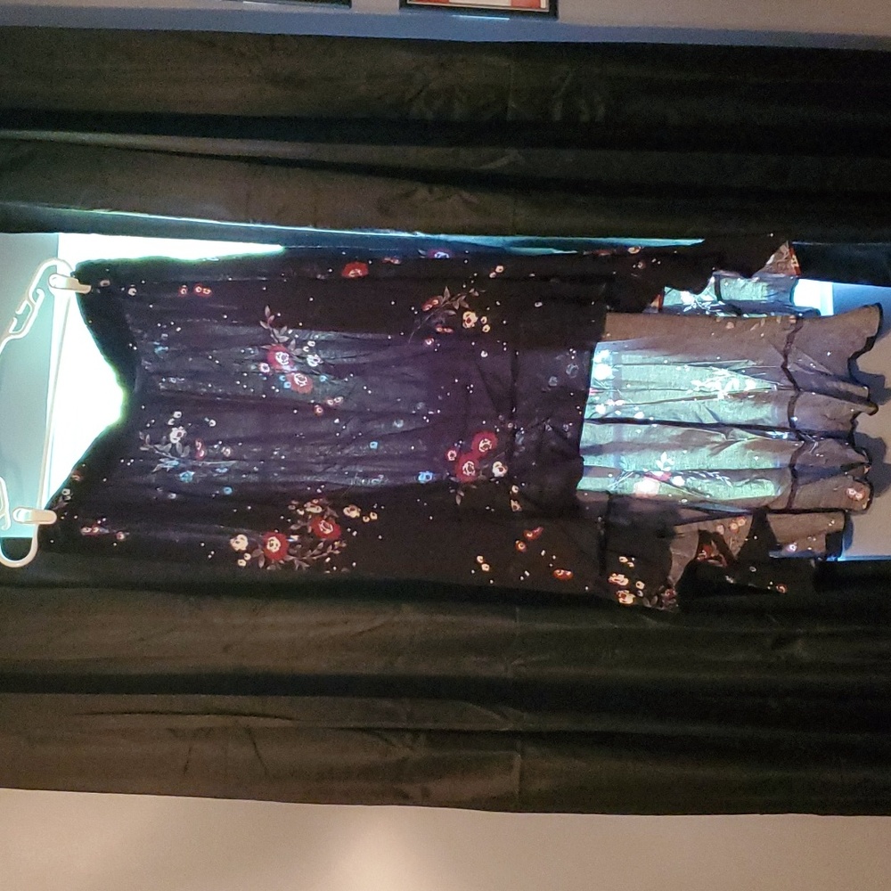 Ladies hi-low skirt